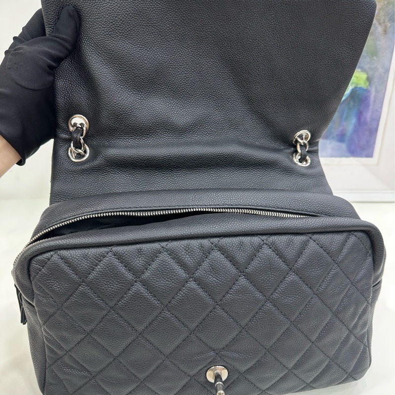 Chanel黑銀魚子醬easy flap機場鏈條包 整體好成色 有標無卡 尺寸30x7x18 20開 四角有磨損-8