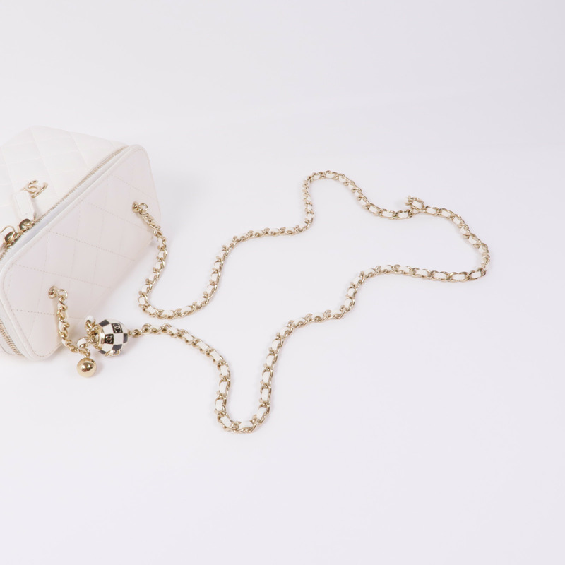 CHANEL 羊皮皮革Vanity Case金扣肩背袋-4