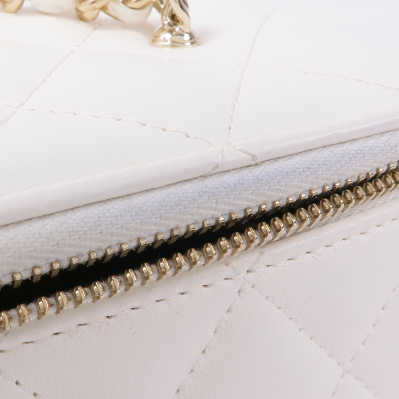 CHANEL 羊皮皮革Vanity Case金扣肩背袋-16