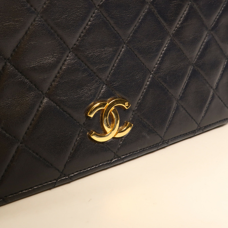 CHANEL 羊皮皮革Chain Shoulder金扣鏈帶肩背袋-9