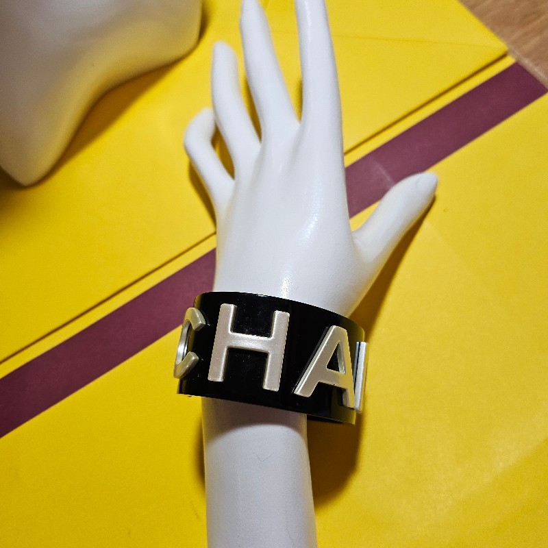 chanel寬版手環-1