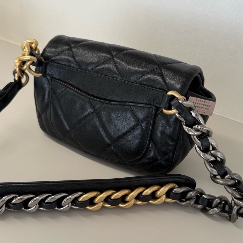 Chanel 19黑金腰包-5