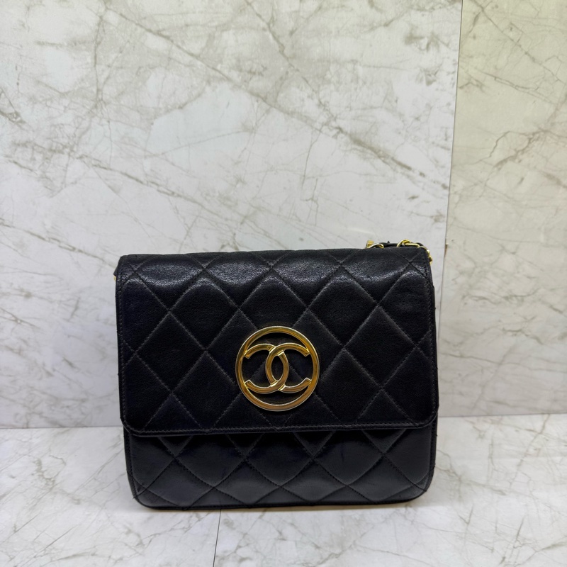 CHANEL黑金羊皮簍空雙C LOGO方型斜背包-0