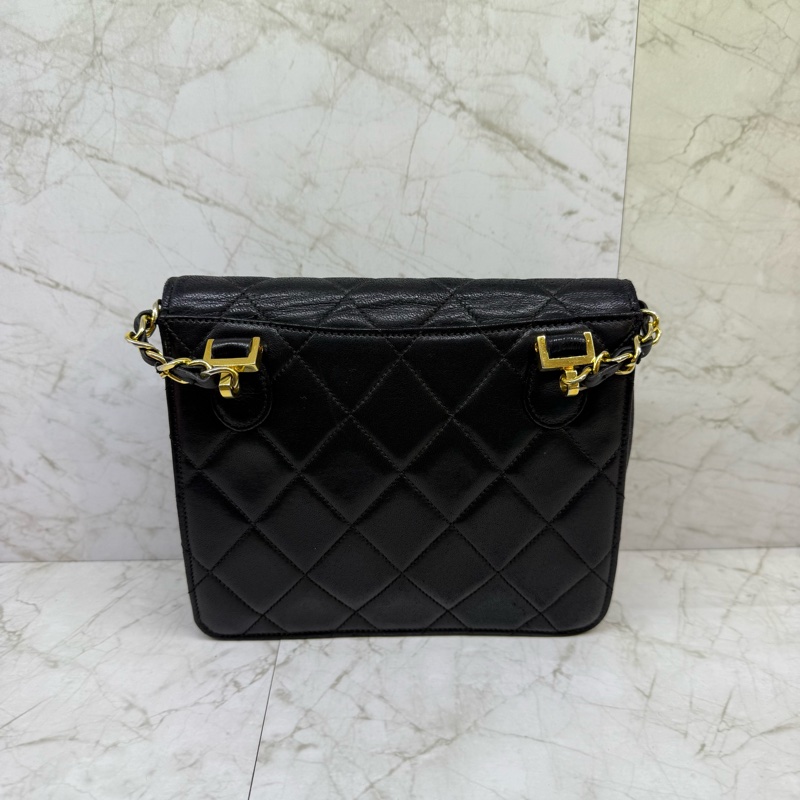 CHANEL黑金羊皮簍空雙C LOGO方型斜背包-1
