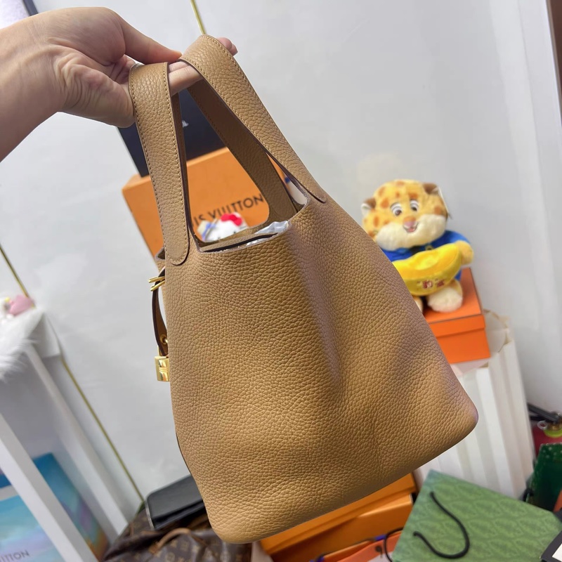 98新 HERMES 愛馬仕菜籃子22尺寸 餅乾色金扣 U刻 輕微使用痕跡 鎖鑰匙-0