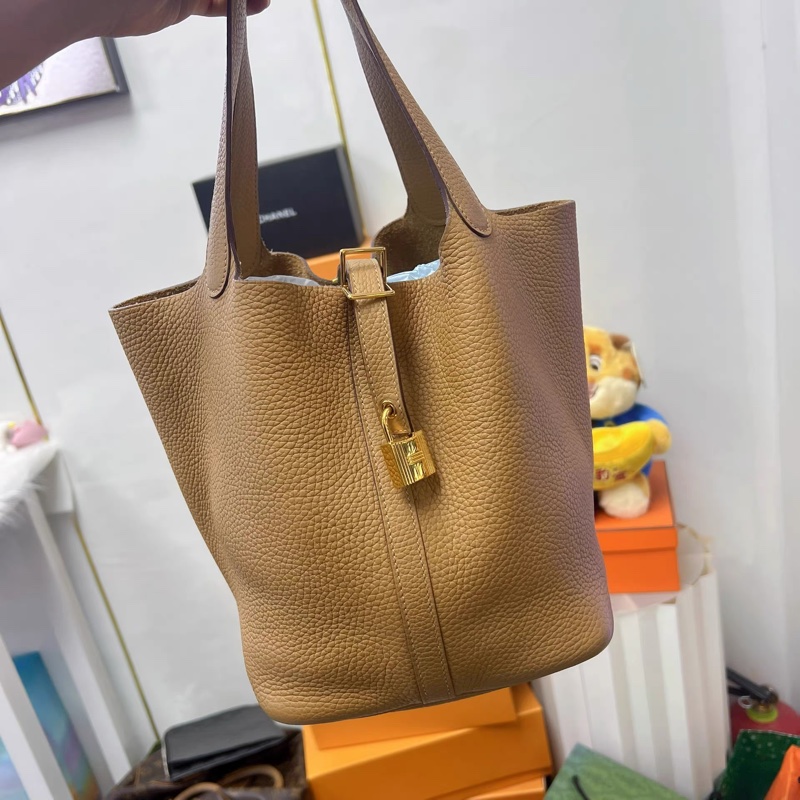 98新 HERMES 愛馬仕菜籃子22尺寸 餅乾色金扣 U刻 輕微使用痕跡 鎖鑰匙-1