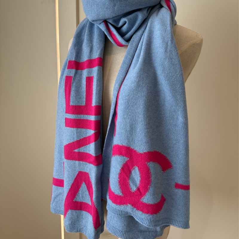 CHANEL 藍底桃紅色logo圍巾-1