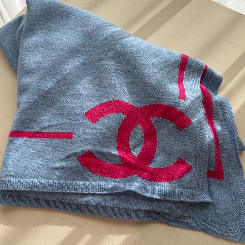 CHANEL 藍底桃紅色logo圍巾-3
