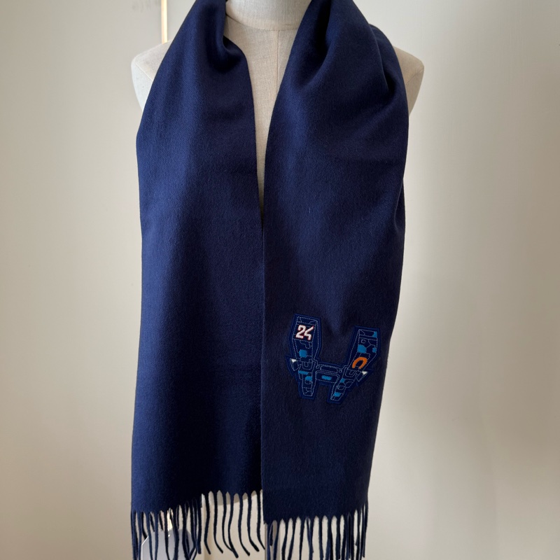 HERMES 深藍色刺繡圍巾-1