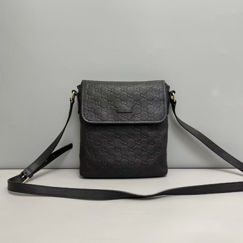 Gucci 黑色全皮壓紋小號郵差包 斜背包-0