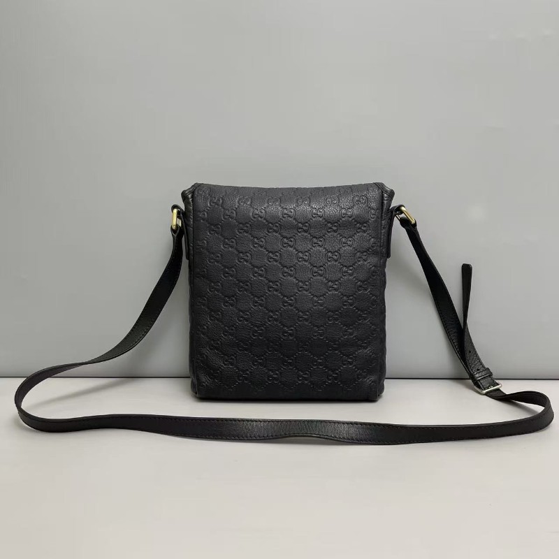 Gucci 黑色全皮壓紋小號郵差包 斜背包-1