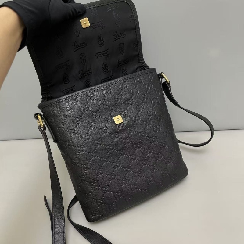 Gucci 黑色全皮壓紋小號郵差包 斜背包-3
