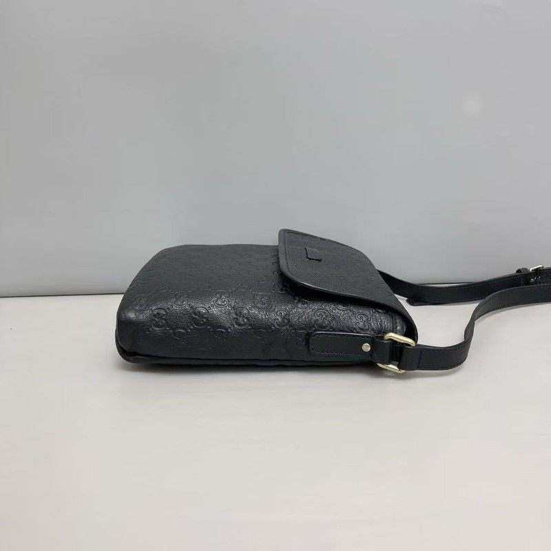 Gucci 黑色全皮壓紋小號郵差包 斜背包-4