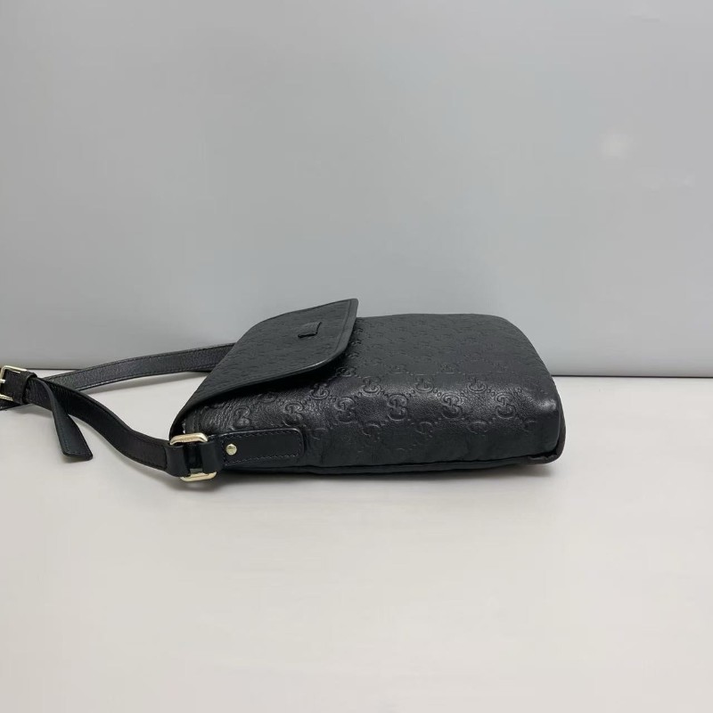 Gucci 黑色全皮壓紋小號郵差包 斜背包-5