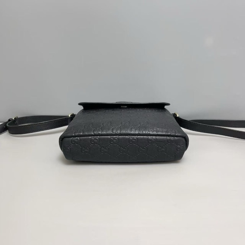 Gucci 黑色全皮壓紋小號郵差包 斜背包-6