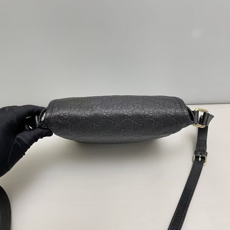 Gucci 黑色全皮壓紋小號郵差包 斜背包-7