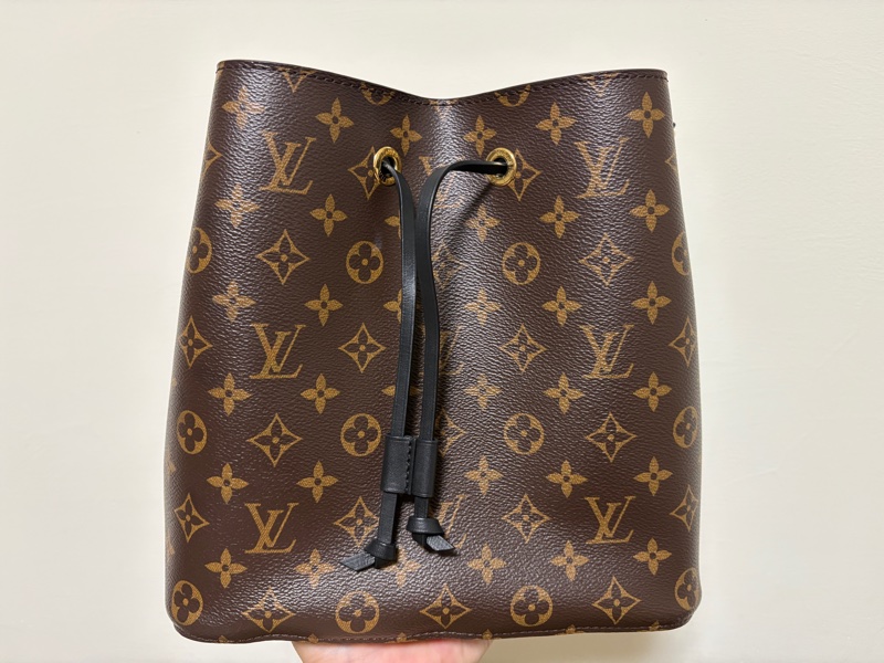 【正品 Louis Vuitton LV Monogram NeoNoé MM 水桶包|型號 M44020|極新保存・金屬包膜保護・百搭經典】-1