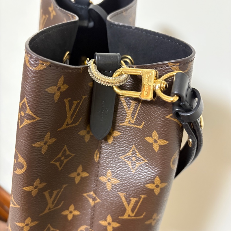 【正品 Louis Vuitton LV Monogram NeoNoé MM 水桶包|型號 M44020|極新保存・金屬包膜保護・百搭經典】-10