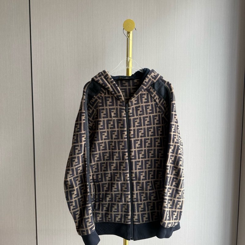 ❤️ FENDI 滿印LOGO外套-0
