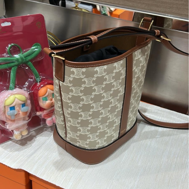 CELINE BUCKET CUIR TRIOMPHE手袋 米棕色牛皮-1
