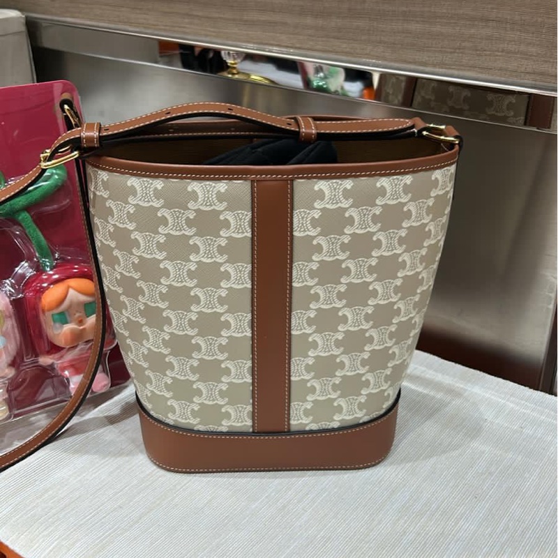 CELINE BUCKET CUIR TRIOMPHE手袋 米棕色牛皮-2