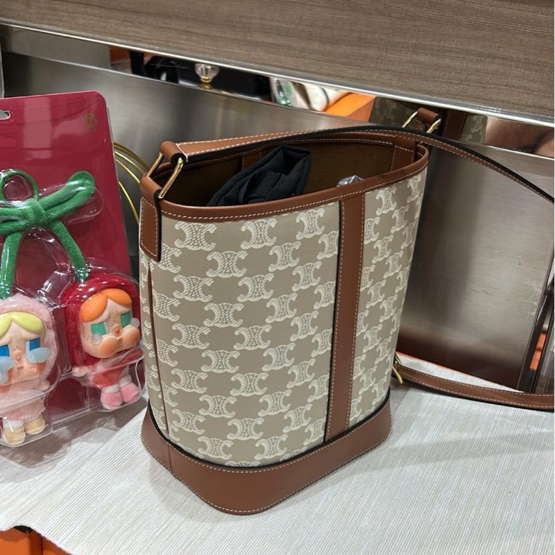 CELINE BUCKET CUIR TRIOMPHE手袋 米棕色牛皮-3