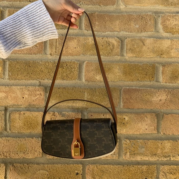 🎉新品好折扣✨ Celine 10I592 凱旋門老花 Taubou 鎖頭包-7