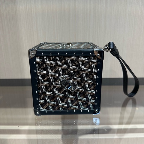 戈雅GOYARD Dé 老花满印锁扣开合 帆布拼皮 手腕包