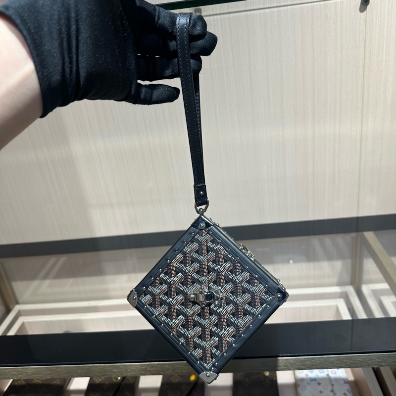 戈雅GOYARD Dé 老花满印锁扣开合 帆布拼皮 手腕包-10
