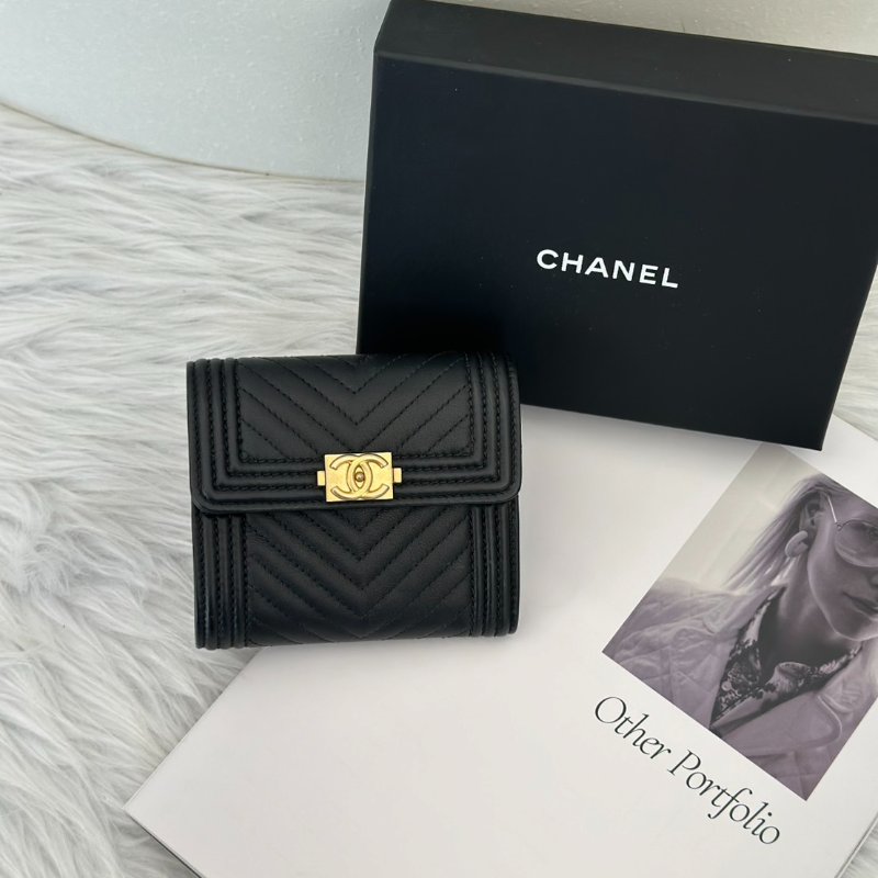 CHANEL Boy V紋三折短夾 - 黑金24開-0