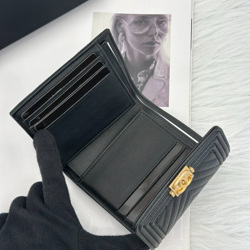 CHANEL Boy V紋三折短夾 - 黑金24開-4