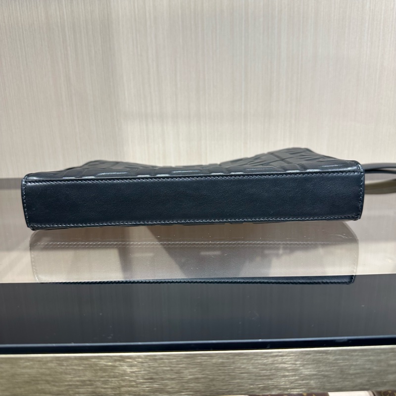 FENDI芬迪 双FLogo压印纯色 纳帕皮革 手拿包-4