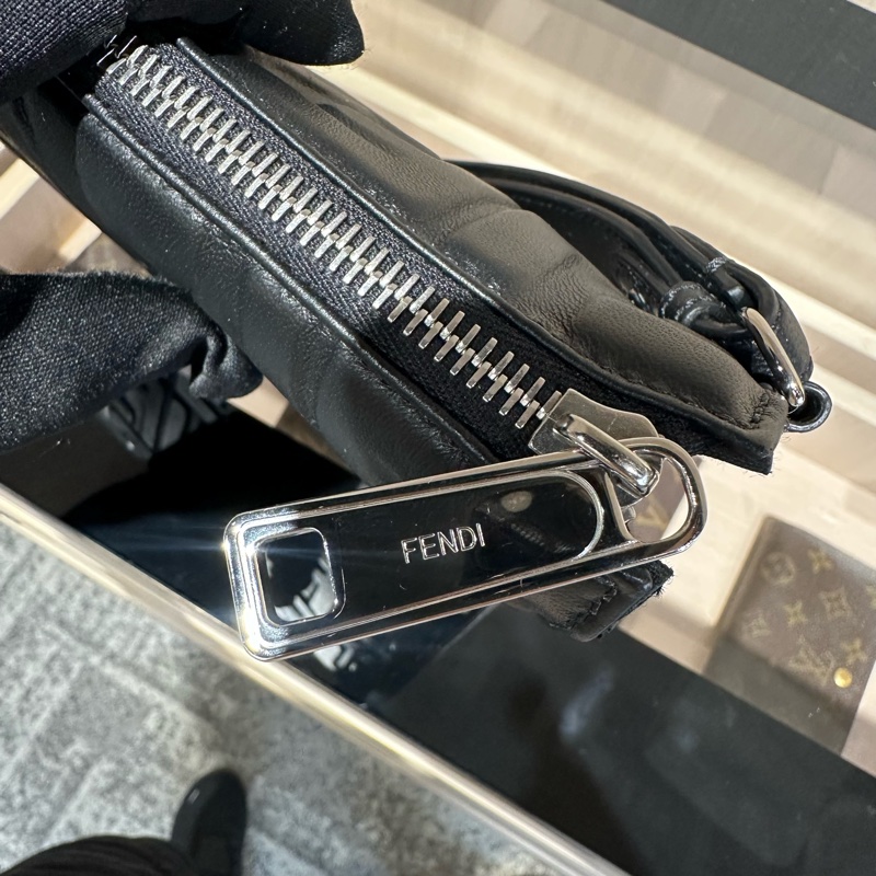 FENDI芬迪 双FLogo压印纯色 纳帕皮革 手拿包-9