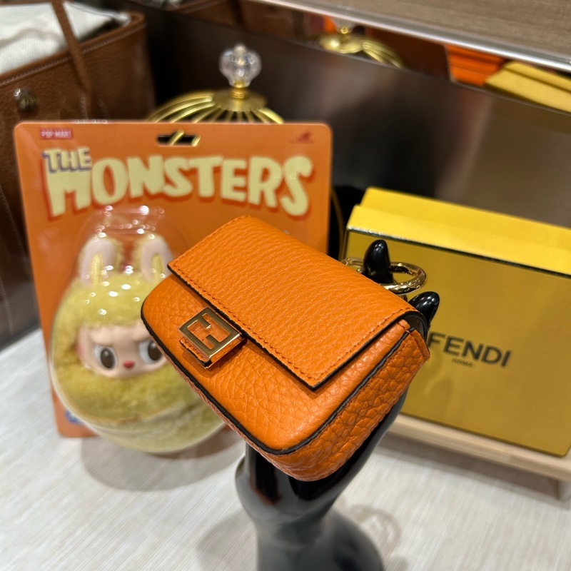Fendi迷你法棍,Fendi 小牛皮散子包charm-2