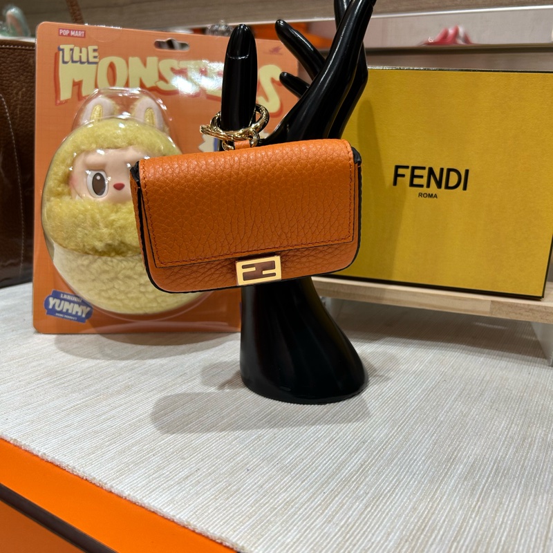 Fendi迷你法棍,Fendi 小牛皮散子包charm-5