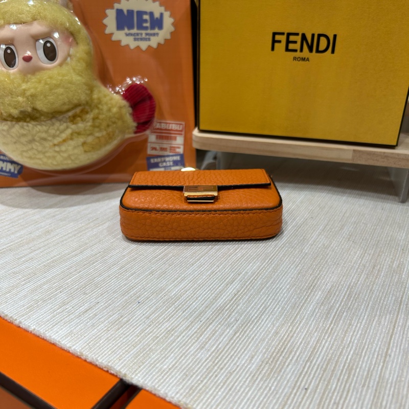 Fendi迷你法棍,Fendi 小牛皮散子包charm-6