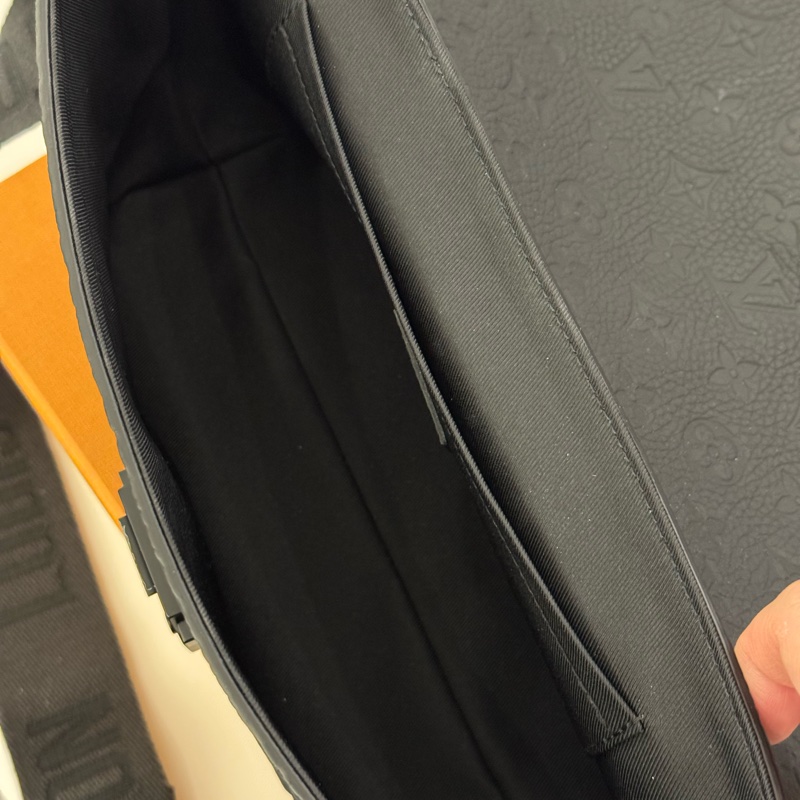 Louis Vuitton LV M23741 S-Cape 黑色 郵差包 斜背包 側背包 皮革-5