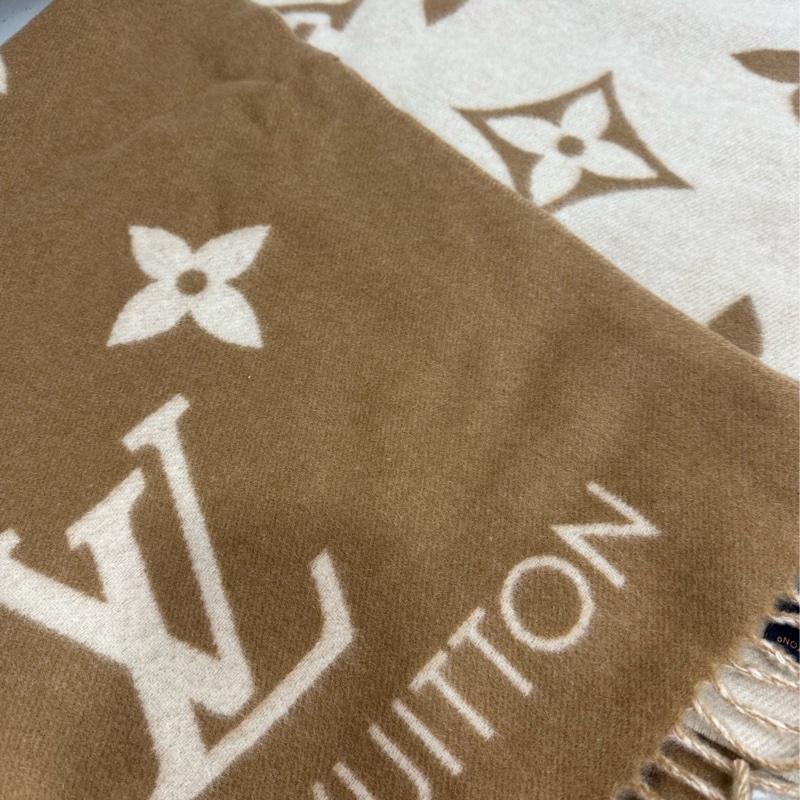 LV M76067 奶茶色拼米白色雙面羊毛圍巾 170x45-1