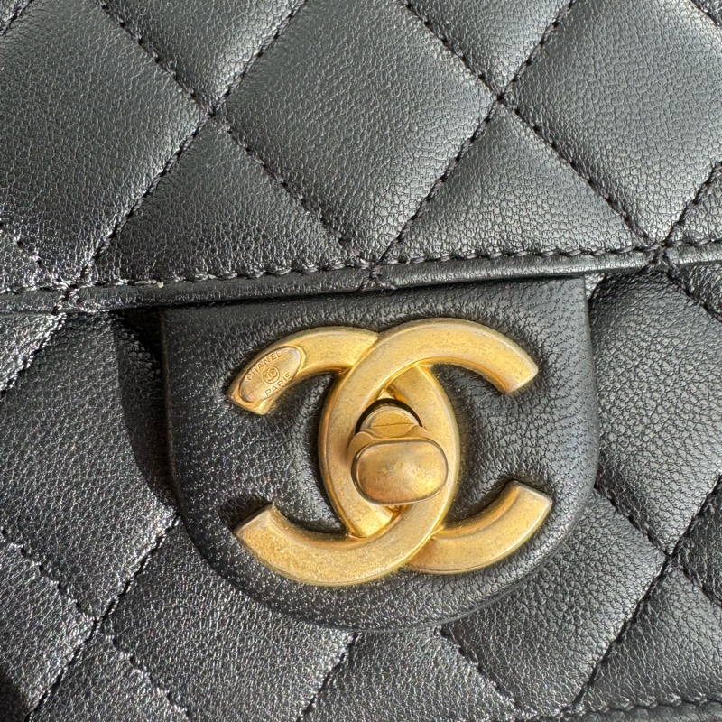 chanel黑色菱格金雙C珍珠鏈包-9