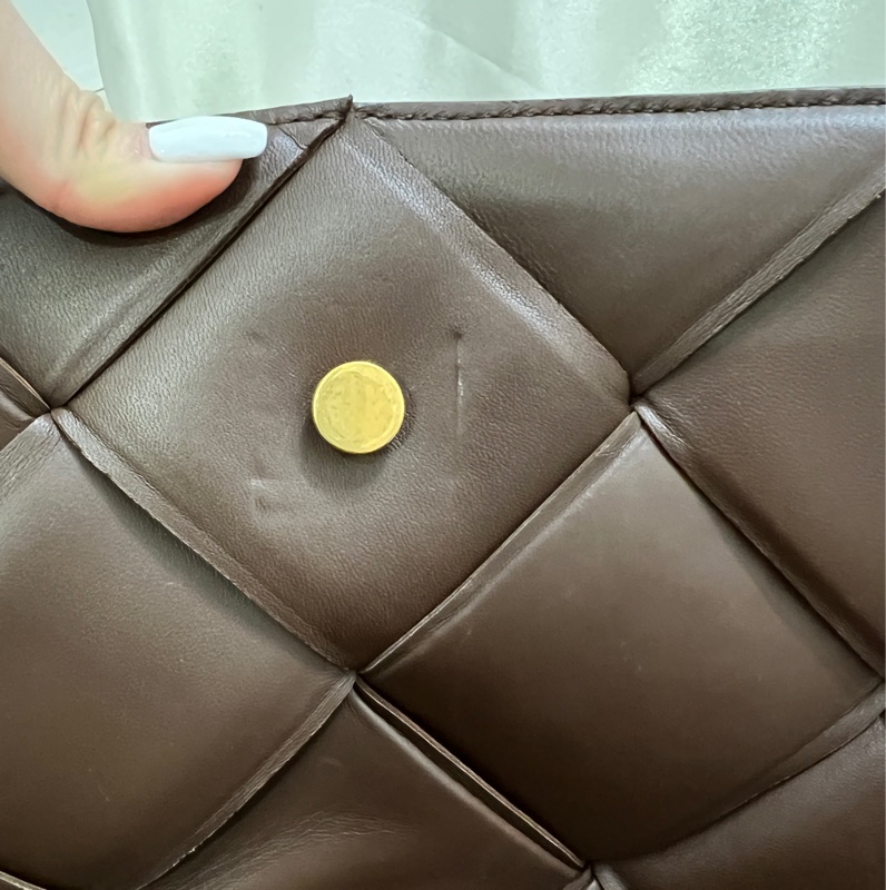Bottega Veneta Cassette Bag 深巧克力棕色斜背包 Hailey Bieber同款-22