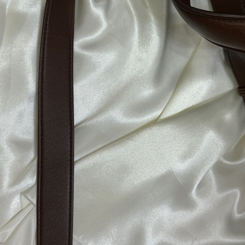 Bottega Veneta Cassette Bag 深巧克力棕色斜背包 Hailey Bieber同款-30