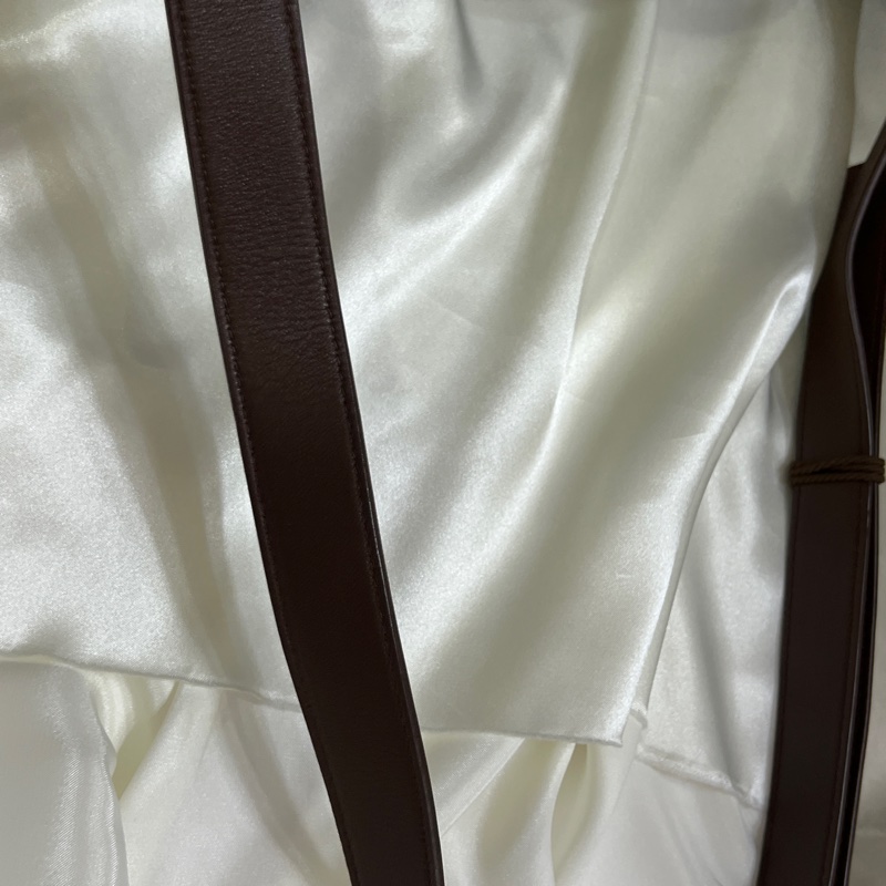 Bottega Veneta Cassette Bag 深巧克力棕色斜背包 Hailey Bieber同款-37