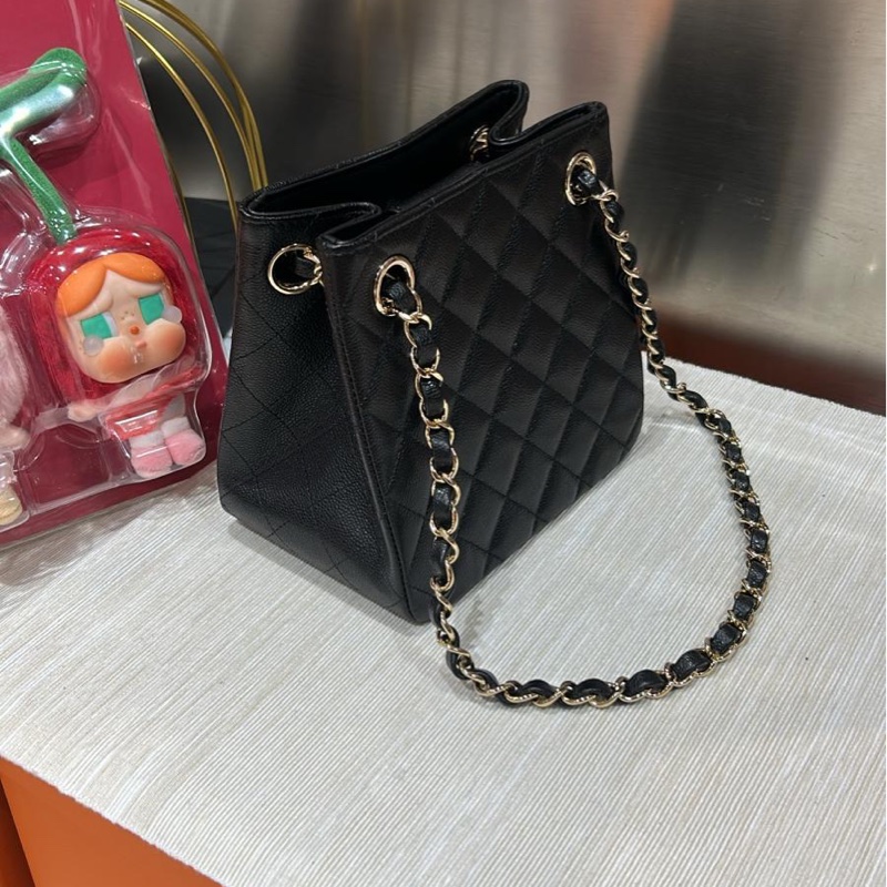 Chanel mini bucket bag黑色荔枝牛皮金扣-3