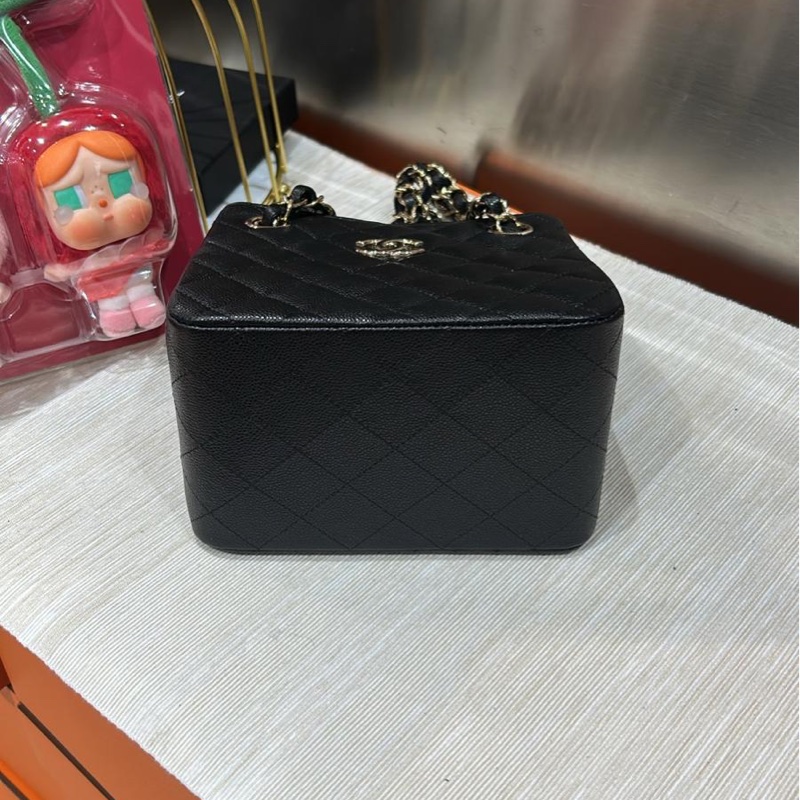 Chanel mini bucket bag黑色荔枝牛皮金扣-5