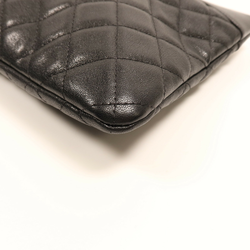 CHANEL 牛皮皮革Seasonal Clutch金扣手拿包-8