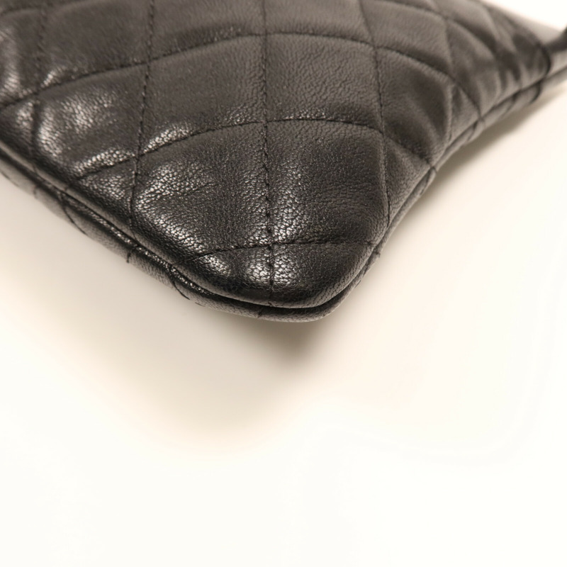 CHANEL 牛皮皮革Seasonal Clutch金扣手拿包-10