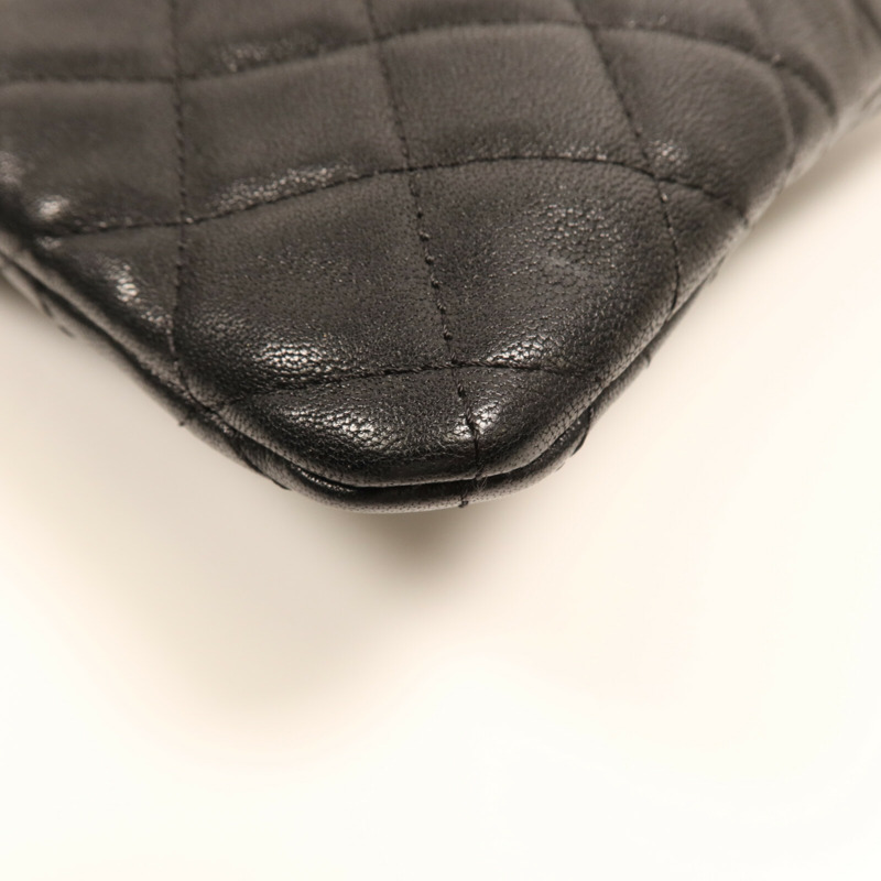 CHANEL 牛皮皮革Seasonal Clutch金扣手拿包-11
