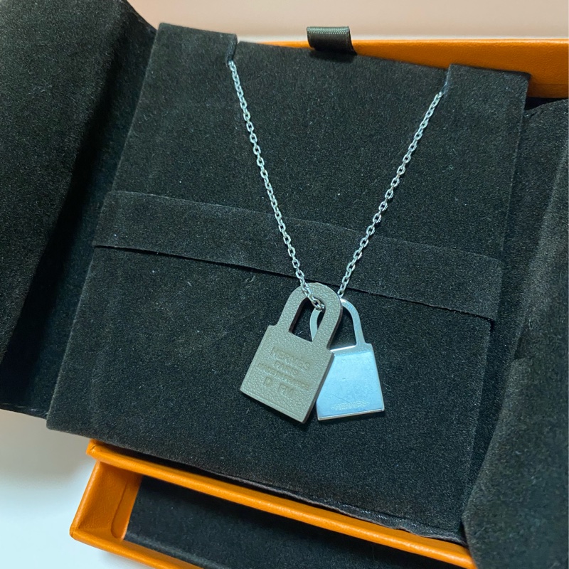 Hermes Kelly leather necklace-0