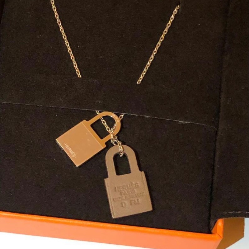 Hermes Kelly leather necklace-5