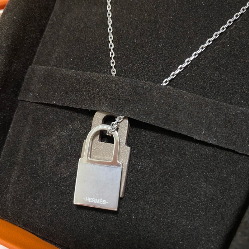 Hermes Kelly leather necklace-9